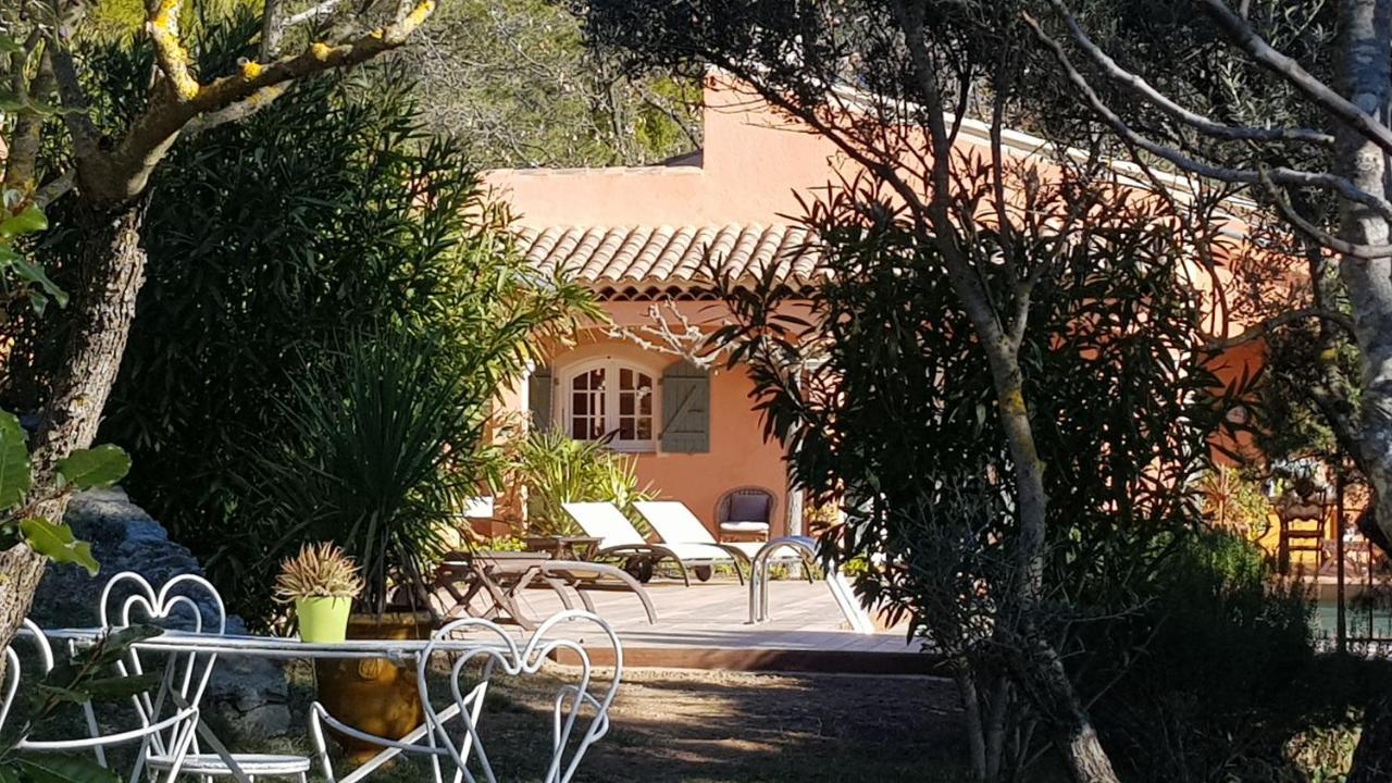 Pierres Blanches Bed & Breakfast Cotignac Exterior photo
