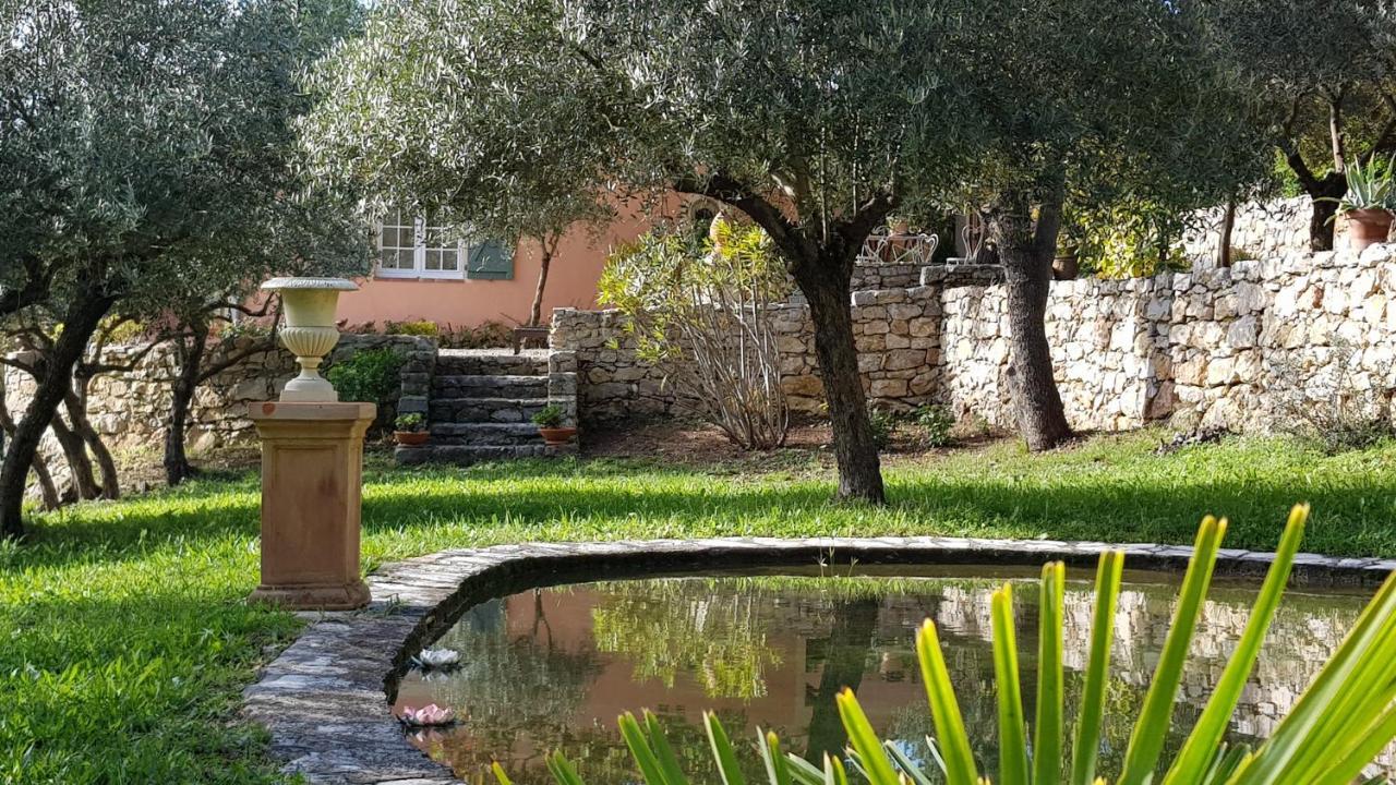 Pierres Blanches Bed & Breakfast Cotignac Exterior photo