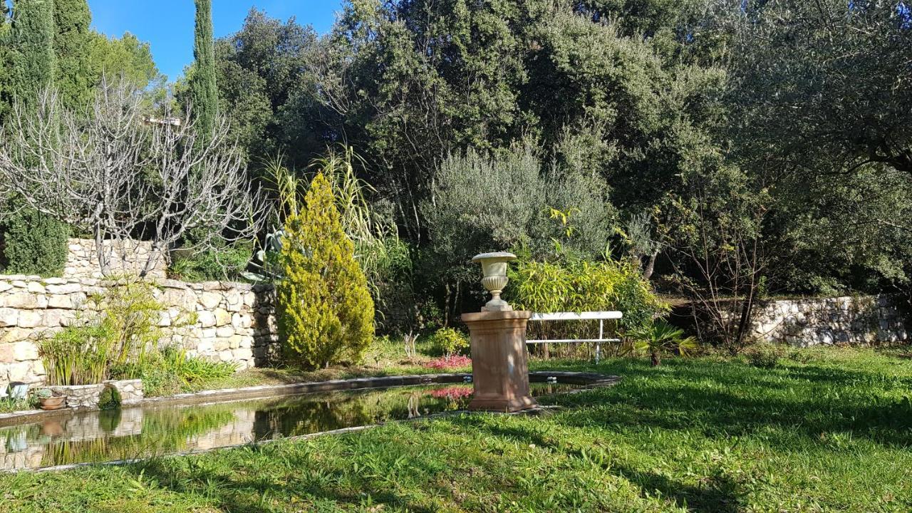 Pierres Blanches Bed & Breakfast Cotignac Exterior photo