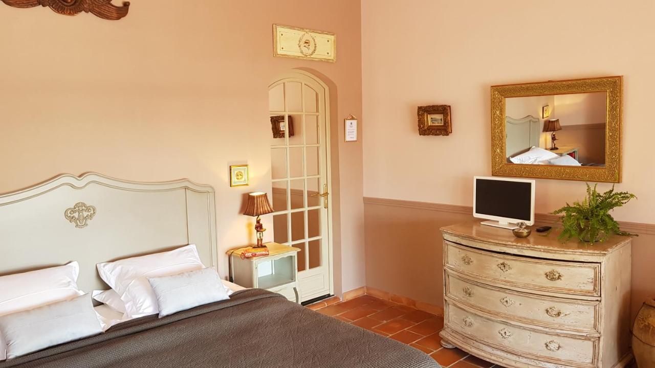Pierres Blanches Bed & Breakfast Cotignac Exterior photo