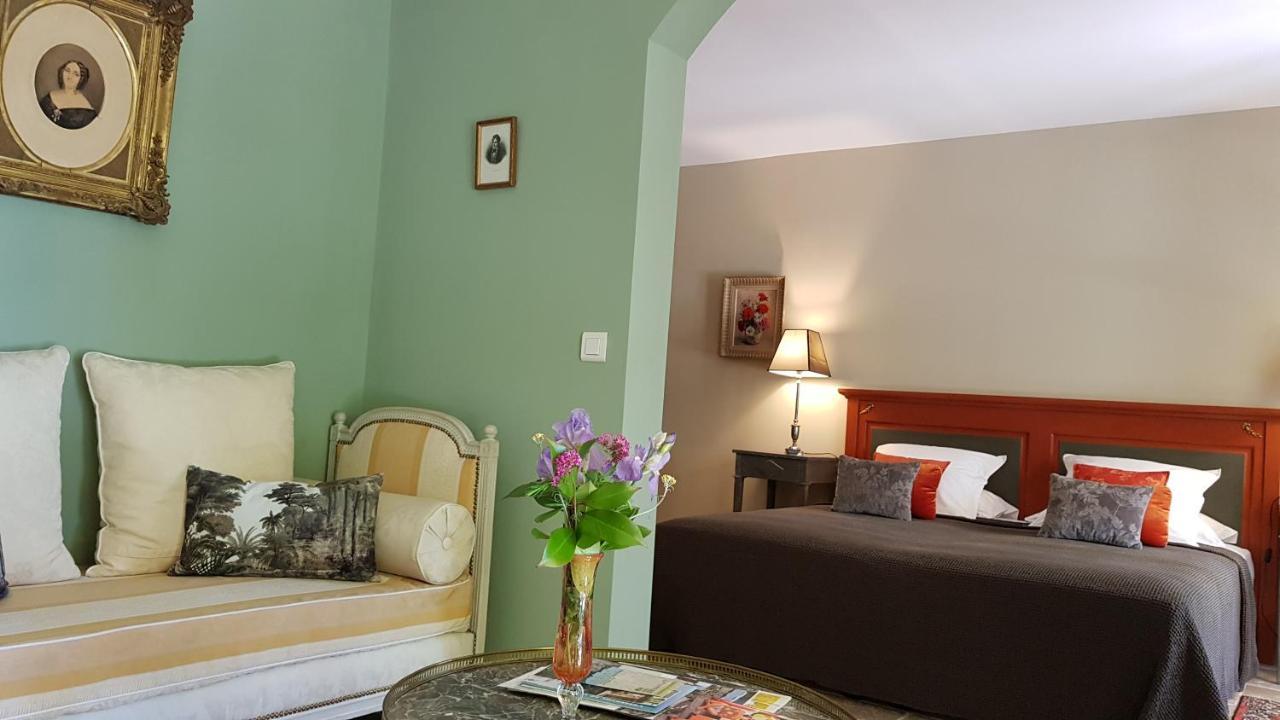 Pierres Blanches Bed & Breakfast Cotignac Exterior photo